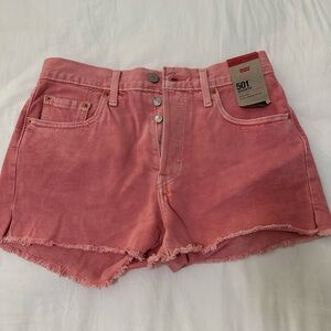 NEW WITH TAGS LEVI 501 SHORTS!